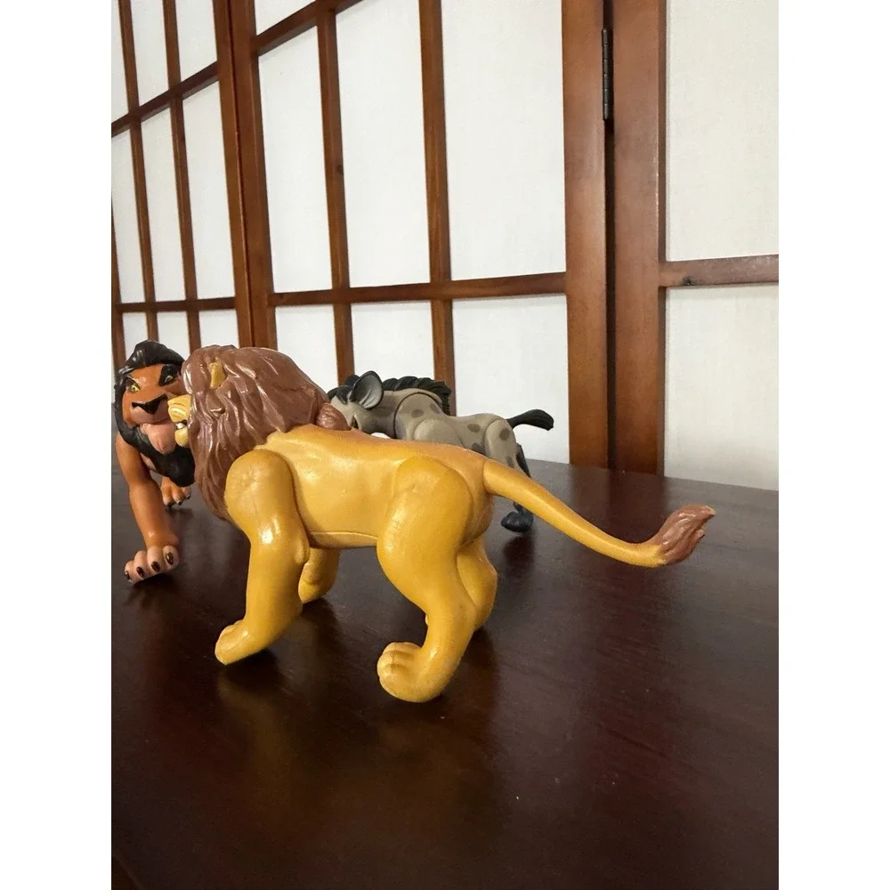 Lion King Mufasa Scar Hyena Fight Scene Moveable Attack Figures Lot Of 3